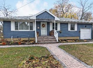 2 Eckert St, Huntington Station, NY 11746