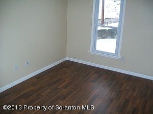 4th image of 412 Callahan Dr