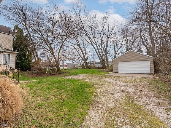 3rd image of 1841 S Freedom Ave