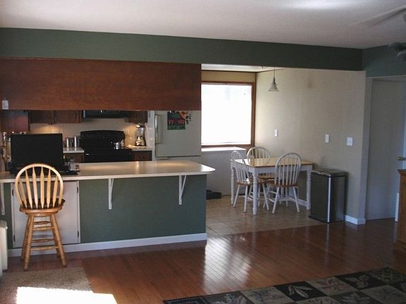 Kitchen and dining area.