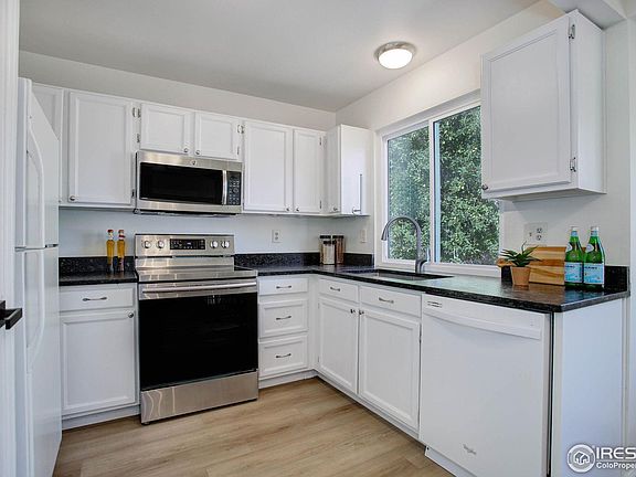 3rd image of 755 Barberry Cir