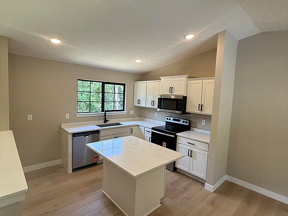 2nd image of 124 Meadow Ln