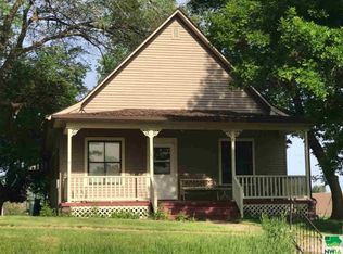 102 Elm St, Ireton, IA 51027
