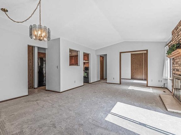 4th image of 964 Zanzibar Ln N