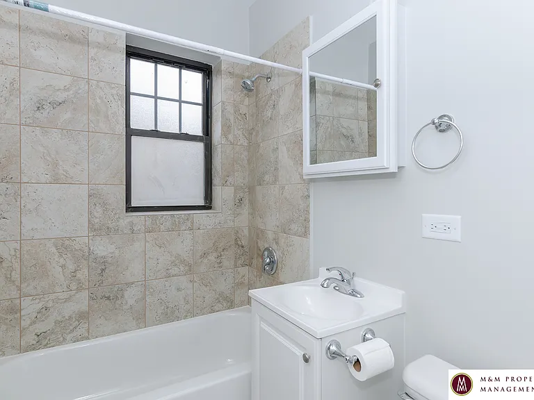 1010 North Boulevard — Photo 25