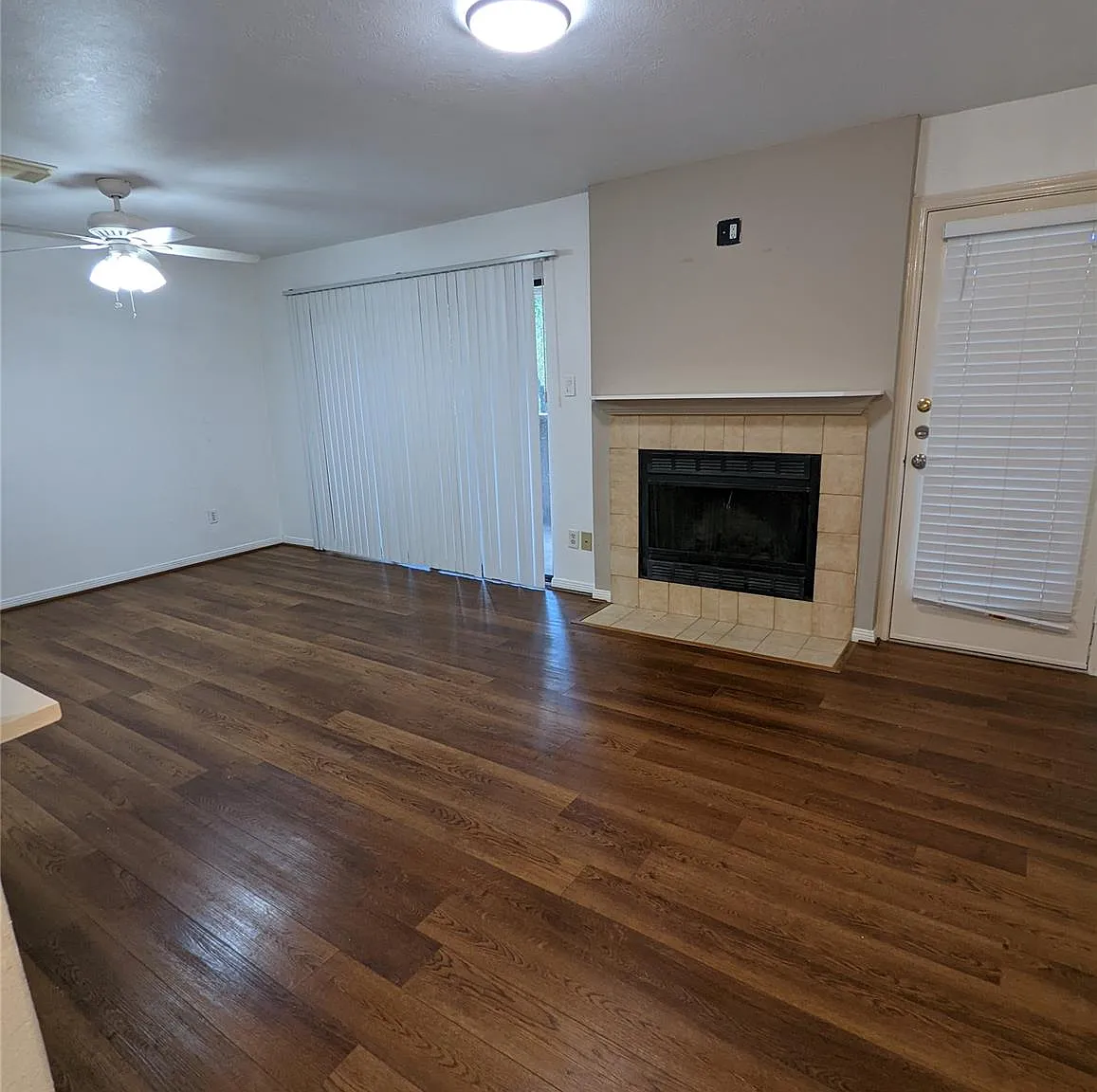 1 bed, 1.5 bath, 725 sqft, $1,175 — Photo 2