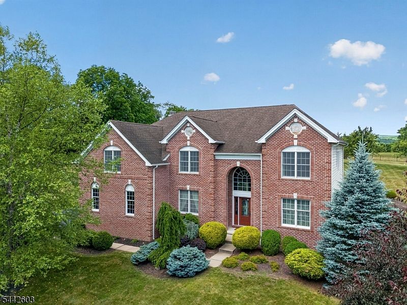 1st image of 26 High Ridge Ln