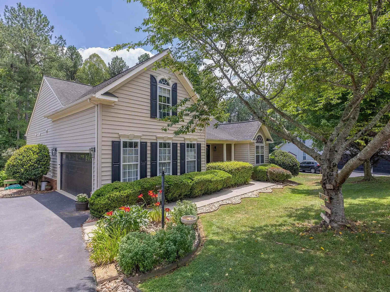 4 bed, 3.0 bath, 4321 sqft, $3,500 — Photo 1