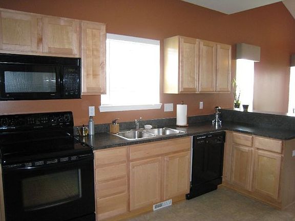 4th image of 3587 Grove Ln #1