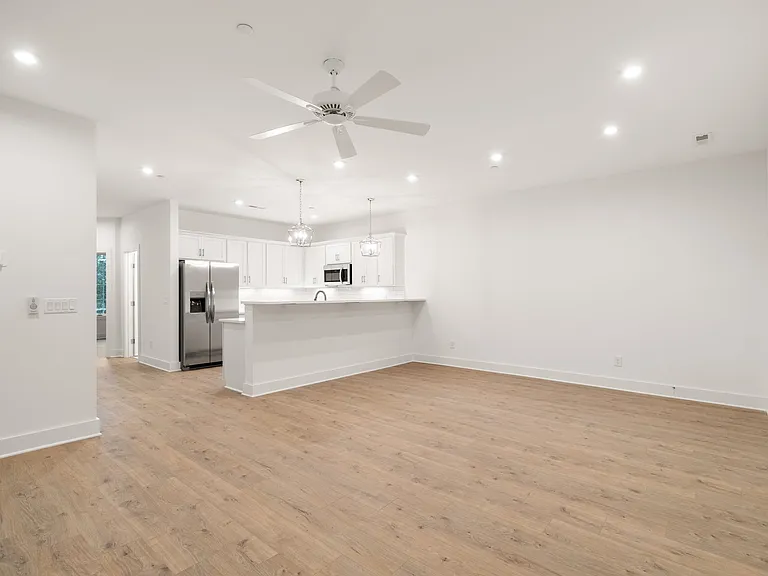 172 Leggo Ave — Photo 21