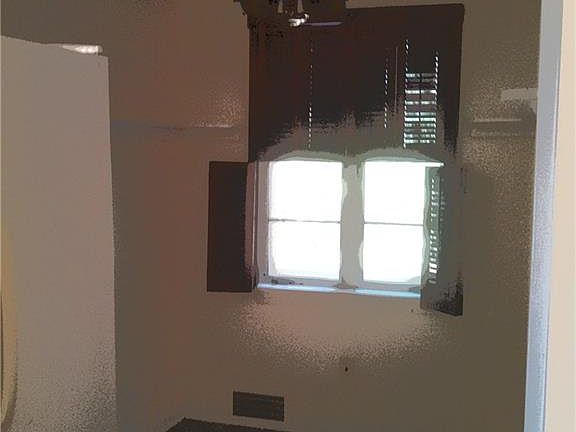 5th image of 8414 Lake Shore Dr