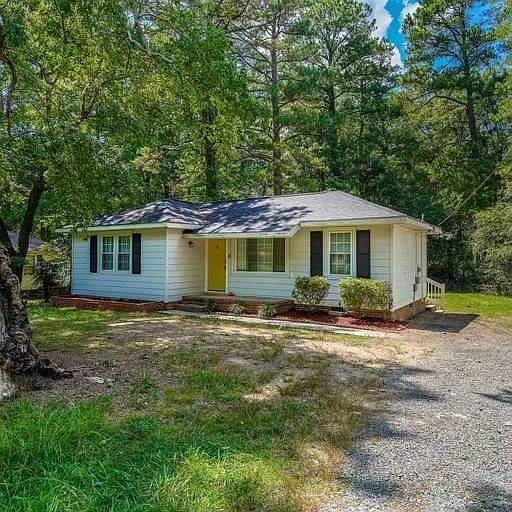 1113 E Oak Dr — Photo 2