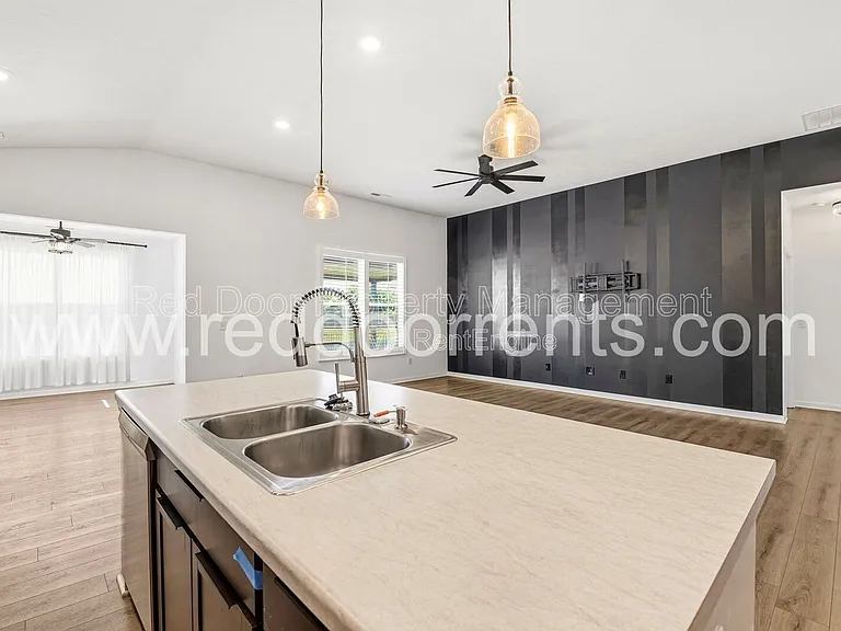 1475 Sabra Way — Photo 9