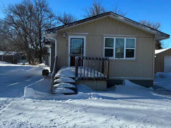 315 Burgamott Ave, Grafton, ND 58237