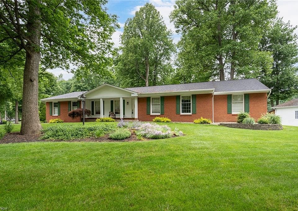1st image of 7883 Glen Oaks Dr NE
