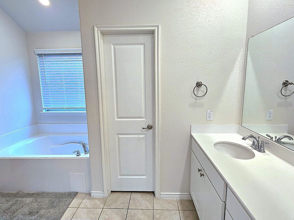 1st image of 7521 Continental Dr