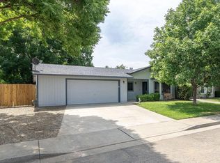 2972 Cobblestone Loop, Anderson, CA 96007