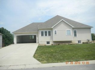912 NE Country Ln, Lees Summit, MO 64086