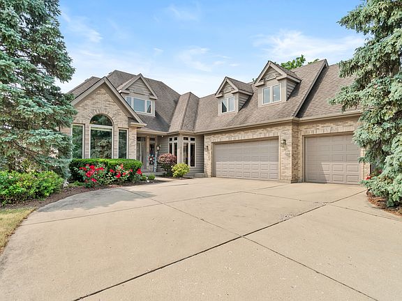 2nd image of 610 Gibbons Dr