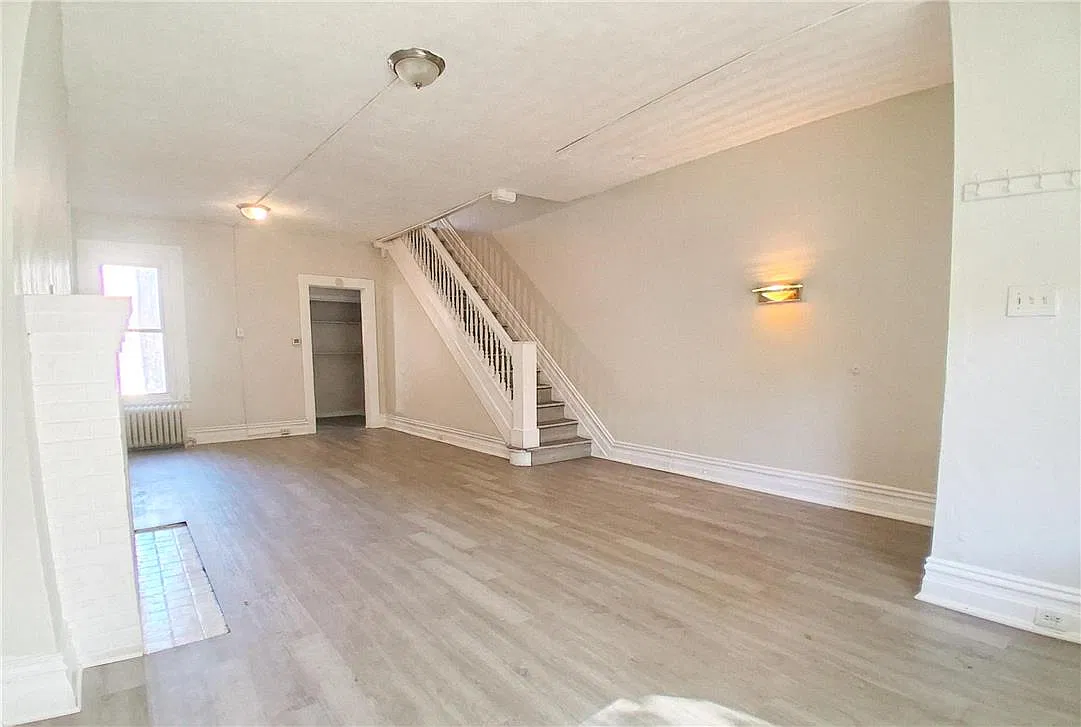 5 bed, 2088 sqft, $2,450 — Photo 3
