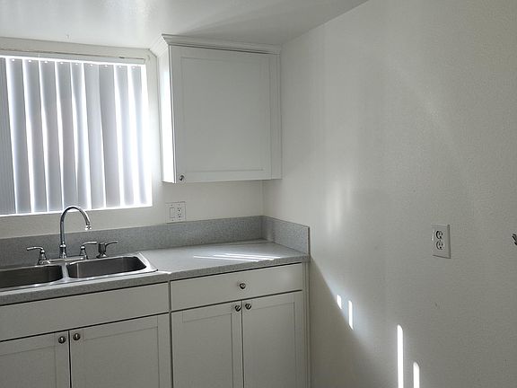 4th image of 66772 8th St #D