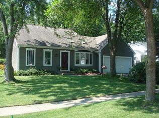 933 Manchester St, Cary, IL 60013