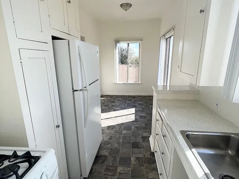 1147 Broad Ave — Photo 10