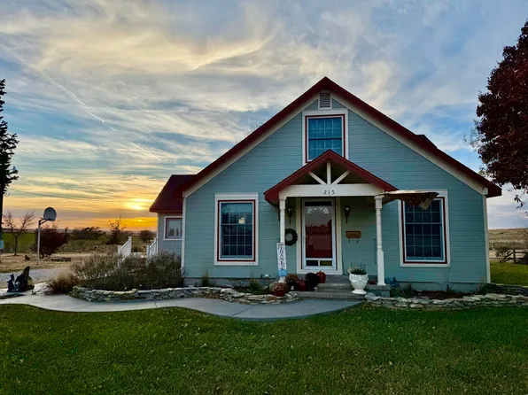 215 S Oak St, Damar, KS 67632