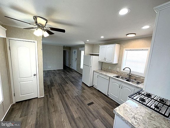 4th image of 8049 Veterans Hwy #53