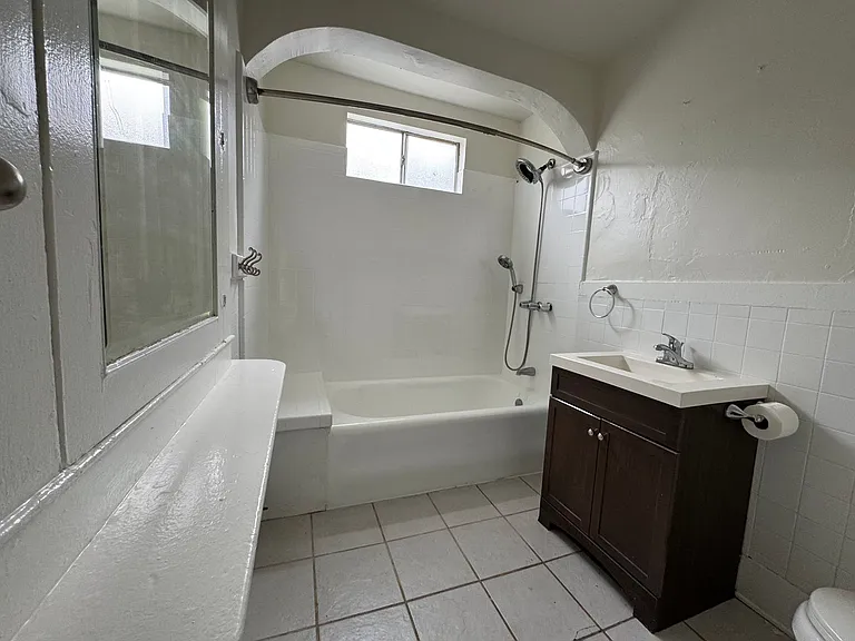 1855 S Redondo Blvd — Photo 18
