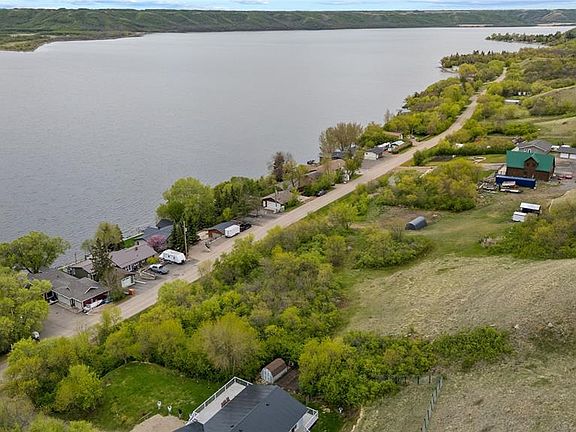 3rd image of 373 Pasqua Lake ROAD