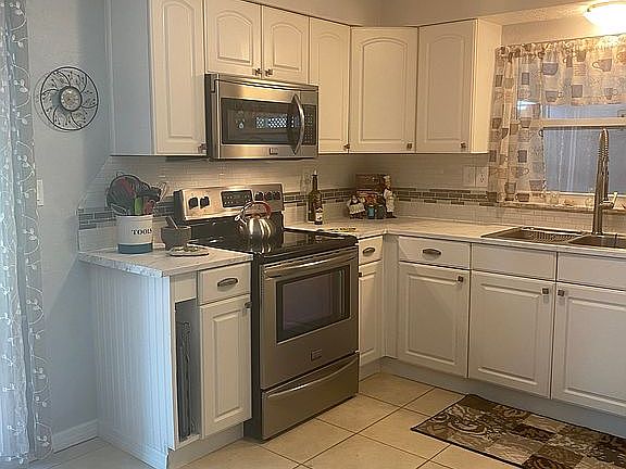 3rd image of 2061 W Howard Pl