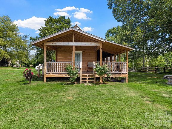 5th image of 232 Blue Mountain Ln