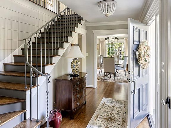 4th image of 2390 Ridgeway Rd