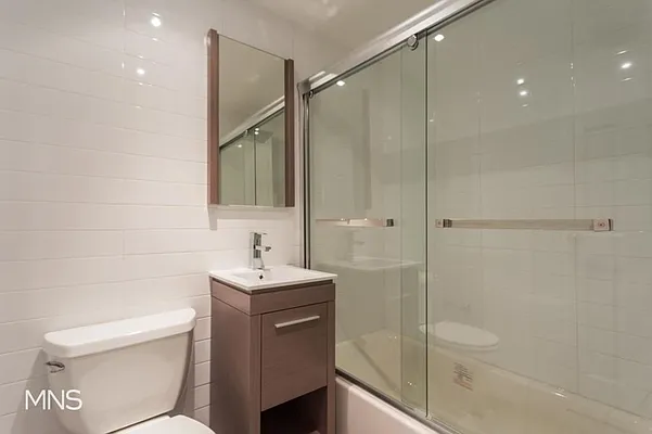 Rented by MNS Marketing | media 6