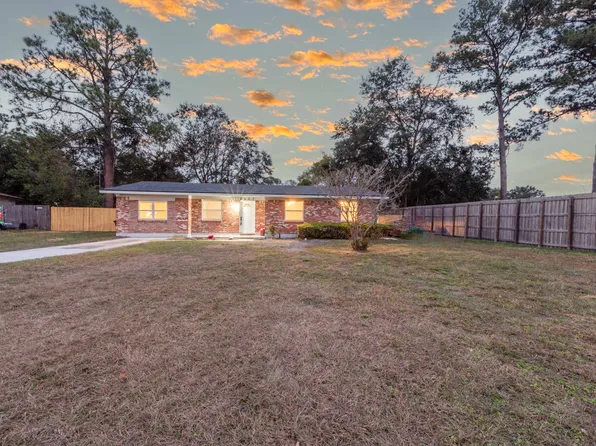 8327 Thornton Ct, Jacksonville, FL 32221