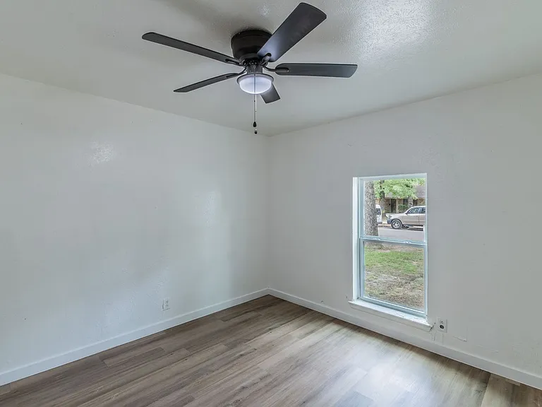 7516 Olusta Dr — Photo 10