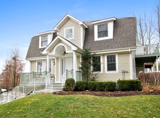10 Gerber Ct, Mount Kisco, NY 10549