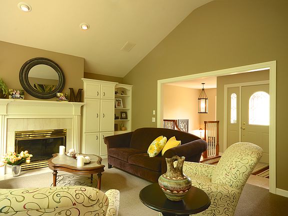 5th image of 230 Regal Ct SW