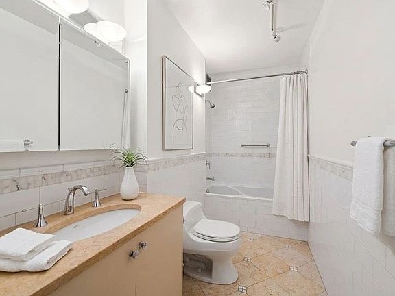 5th image of 14 Horatio St #15CD