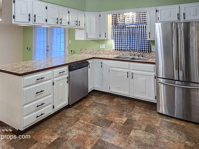 1404 Scenic Dr — Photo 6