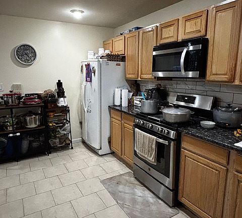 3rd image of 533 41st St APT 1