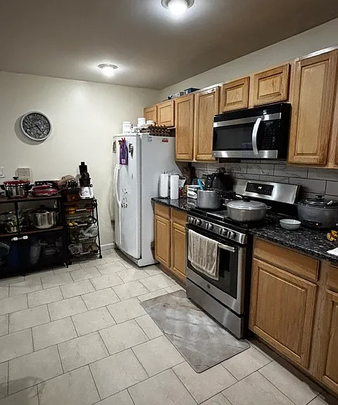 533 41st St #1 — Photo 3