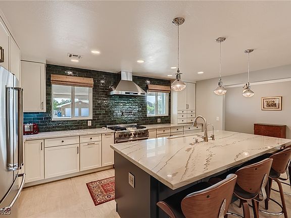 5th image of 1712 Chapman Dr