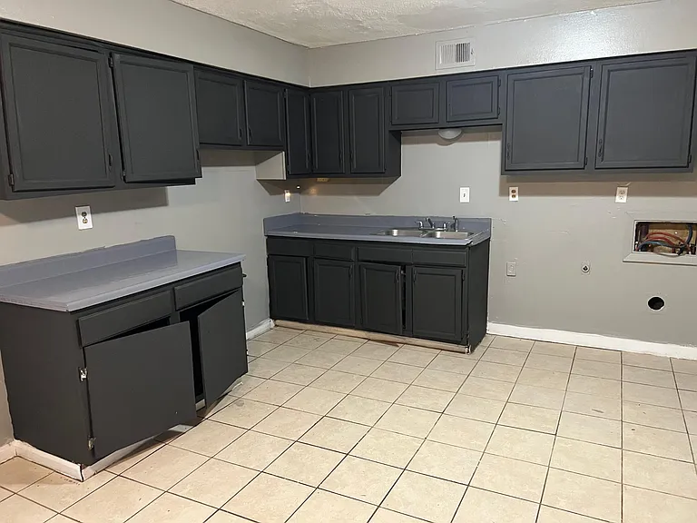 3309 Flower Valley Ave — Photo 2