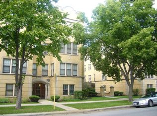 32 Washington Blvd APT 2B, Oak Park, IL 60302