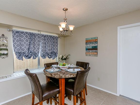 5th image of 2523 Glen Haven Ln