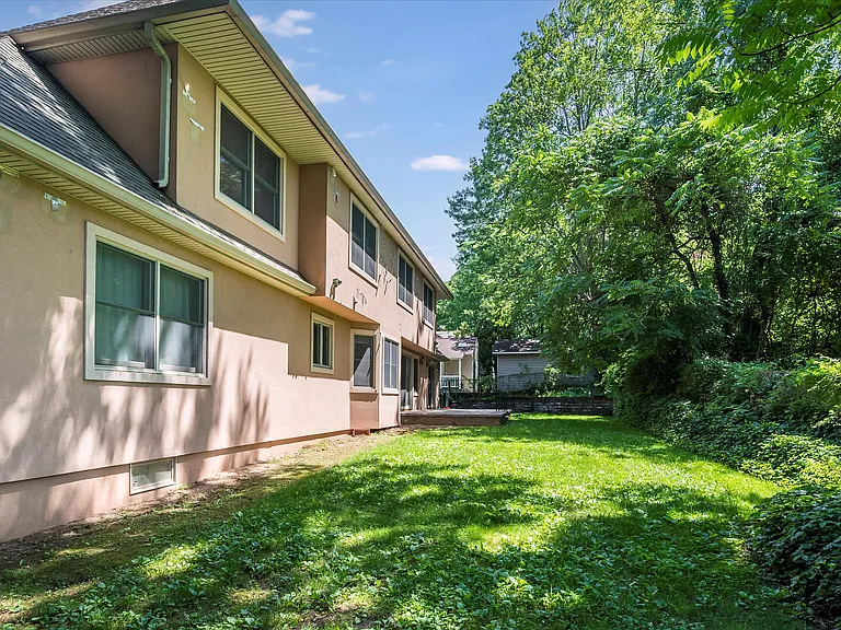 16 Norwood Ave — Photo 25