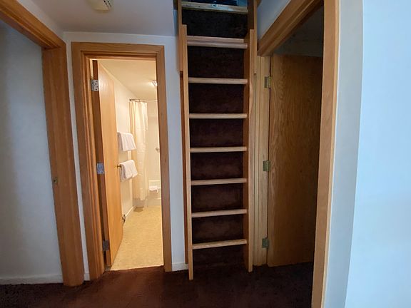 3rd image of 4552 Meadow Dr Unit 4