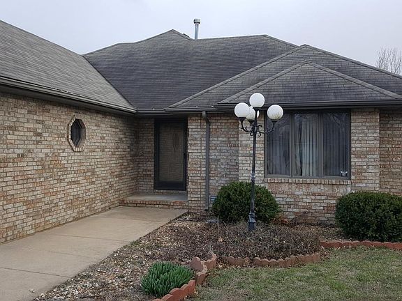 3rd image of 1936 E Shady Glen Dr